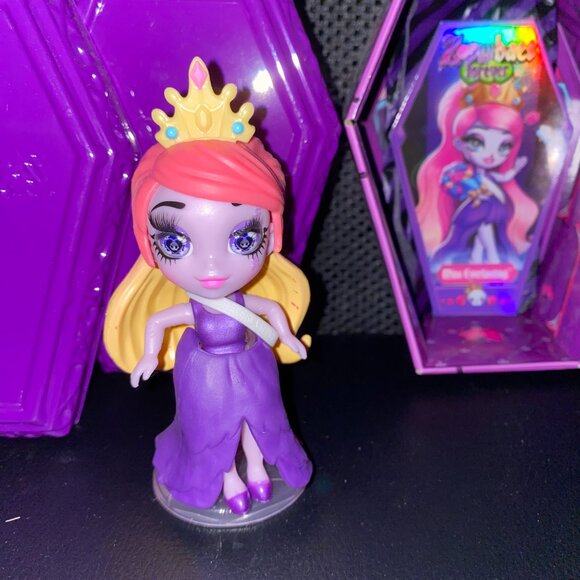 Zombaes Forever - Picture 6 of 14